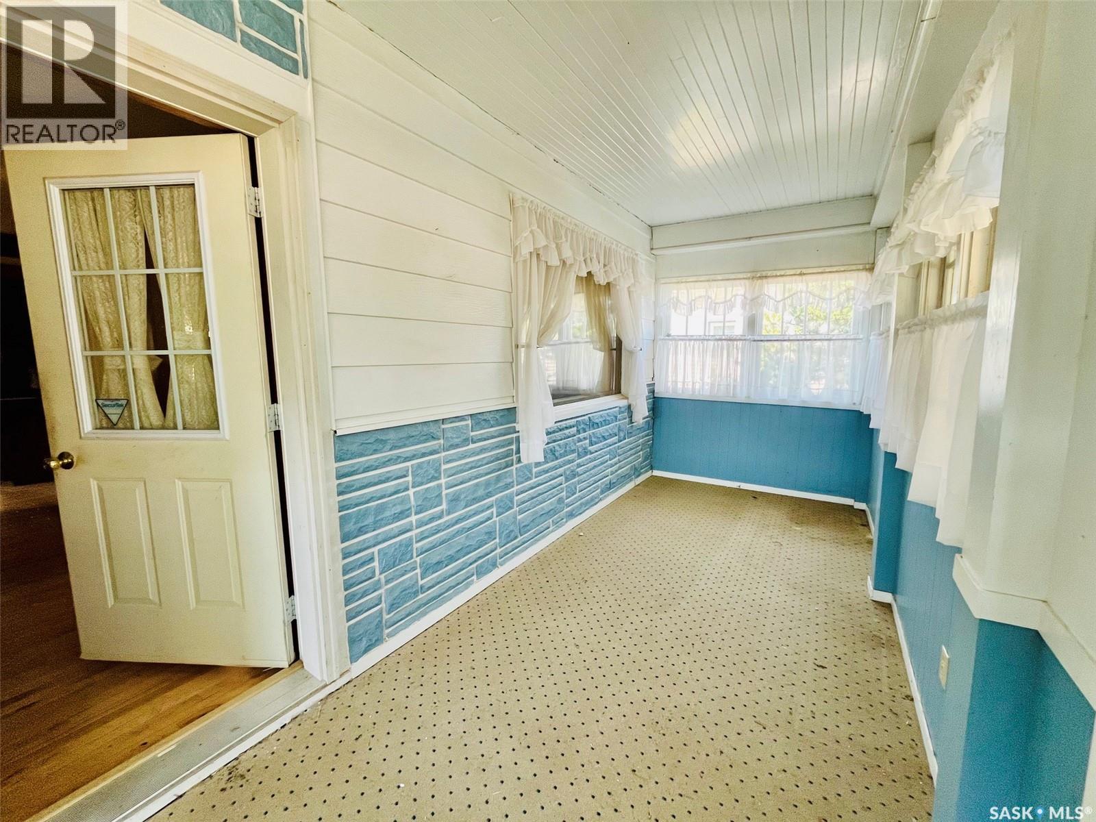 505 Macleod Avenue W Property Photo 19