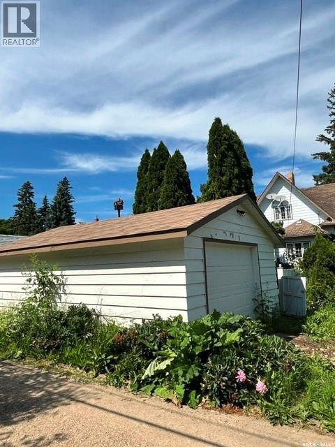 505 Macleod Avenue W Property Photo 22
