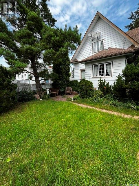 505 Macleod Avenue W Property Photo 24