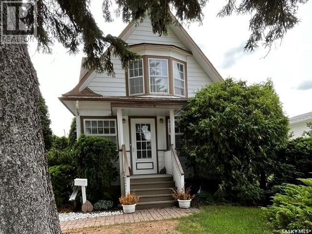 505 Macleod Avenue W Property Photo 26