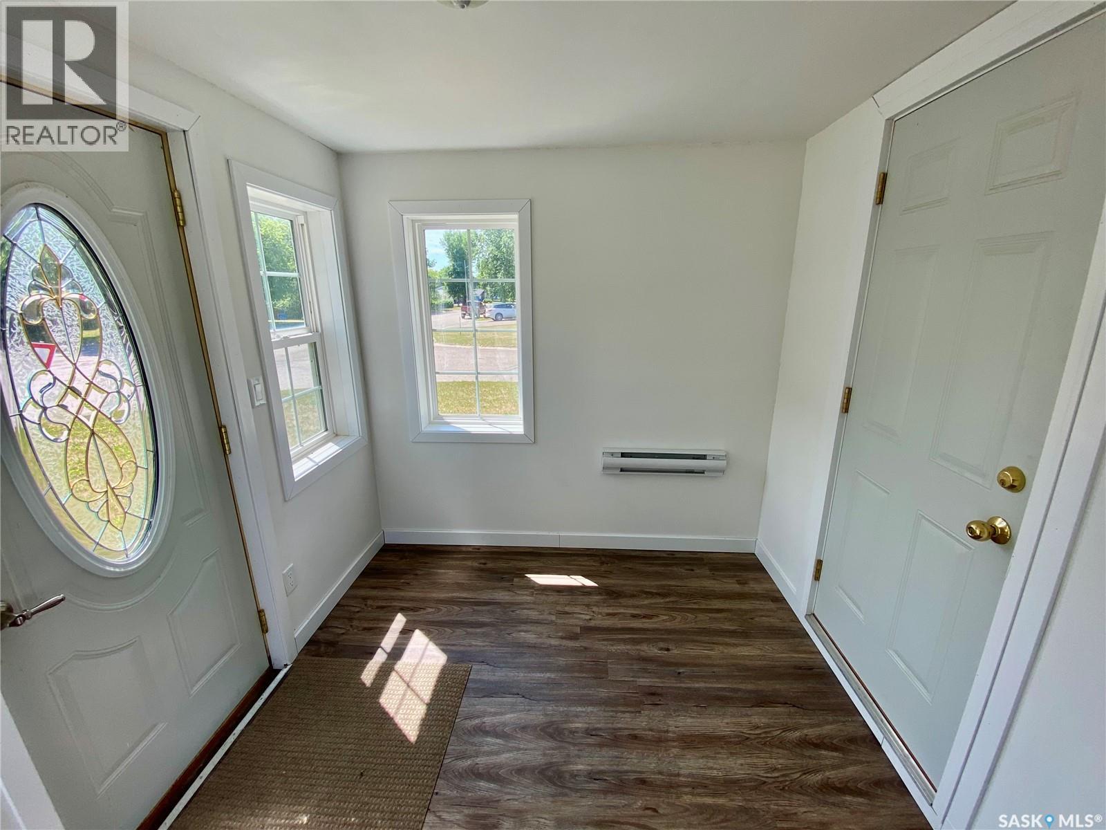 120 3rd Street W Property Photo 4