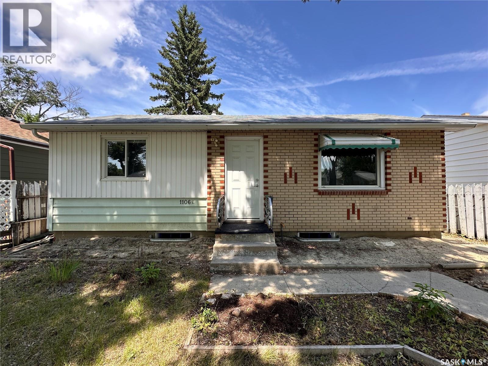 1106 10th AVENUE E Property Photo 1