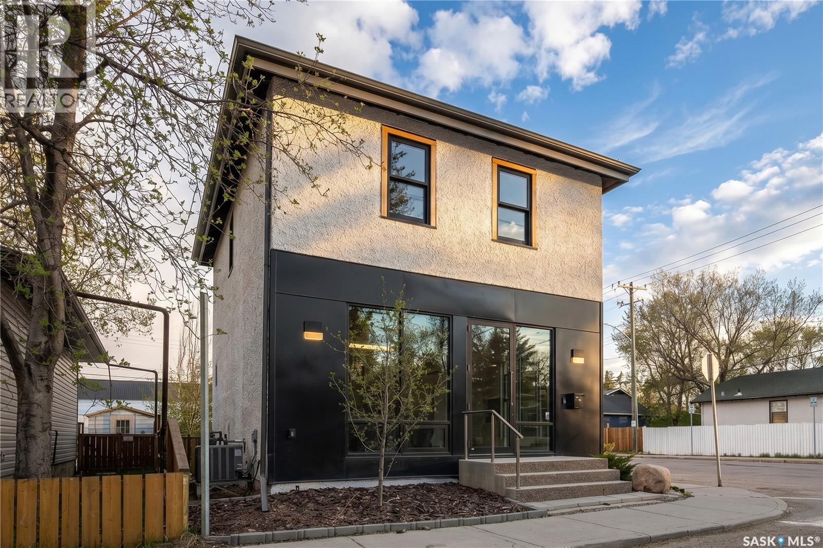 223 25th STREET W