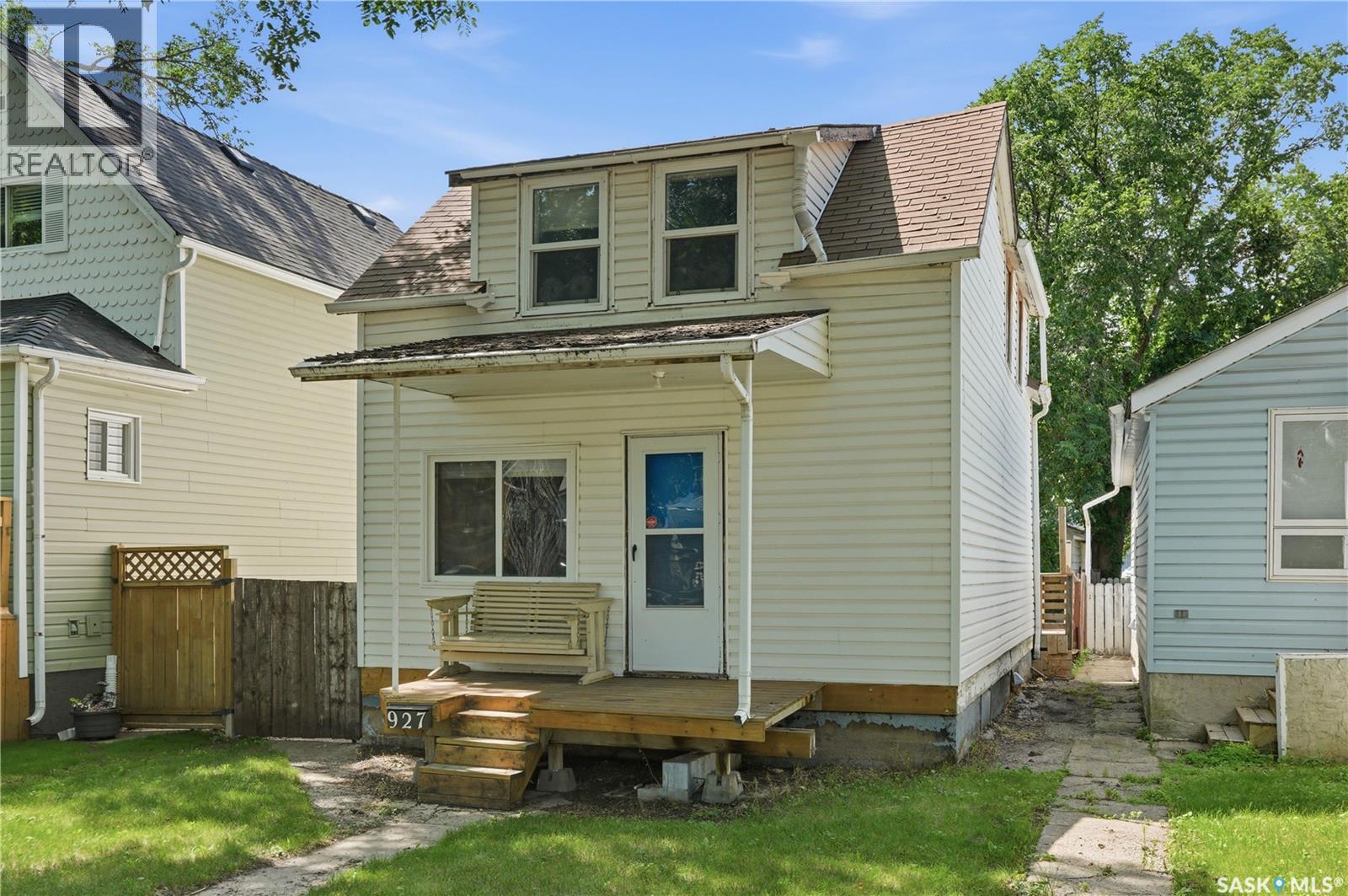 927 4th AVENUE N Property Photo 1