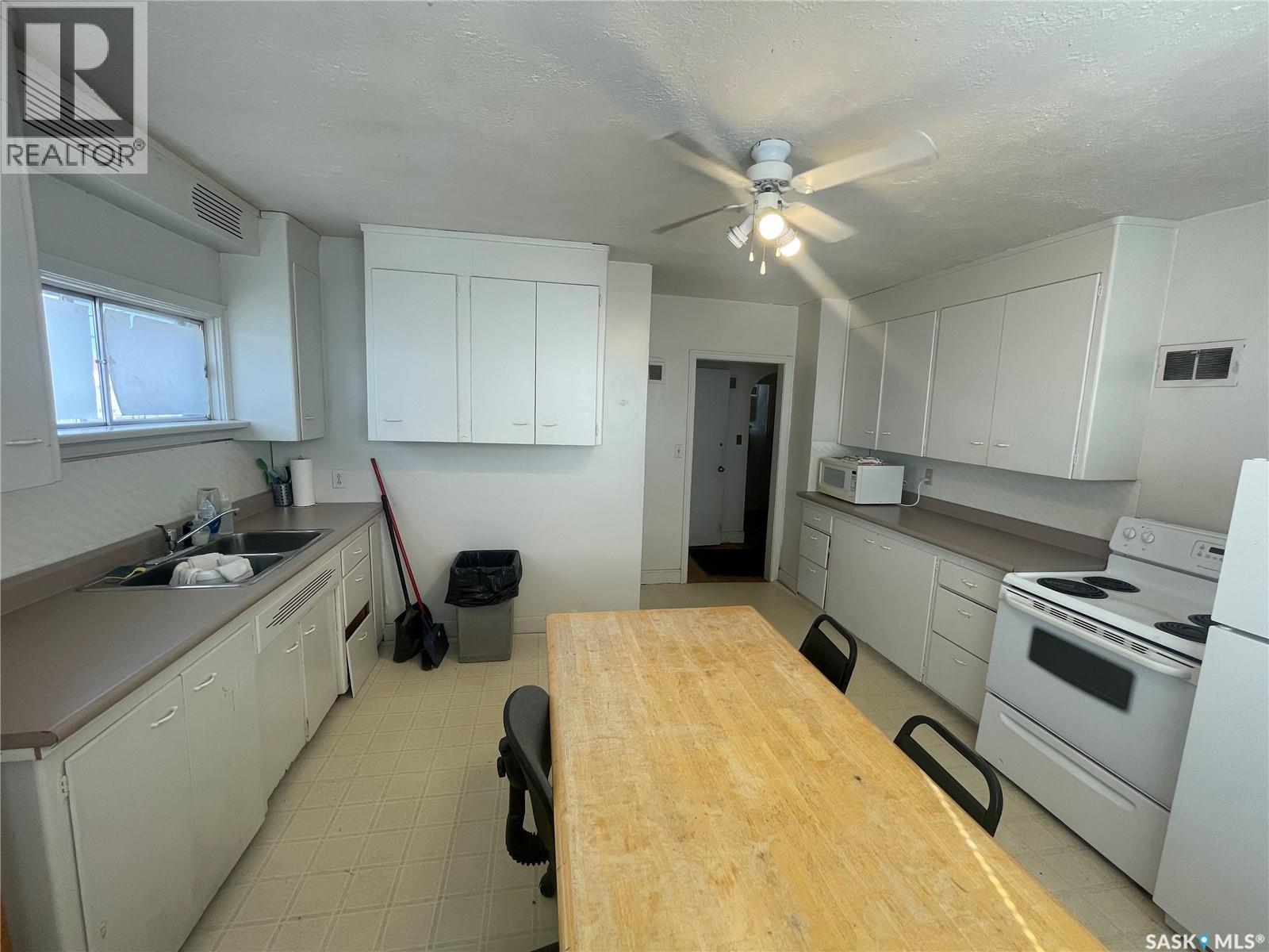 2318 8th Street E Property Photo 37