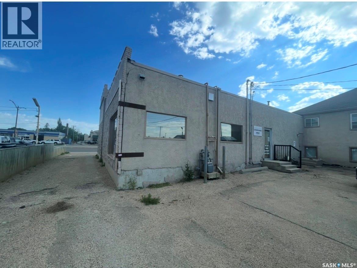 2318 8th Street E Property Photo 45