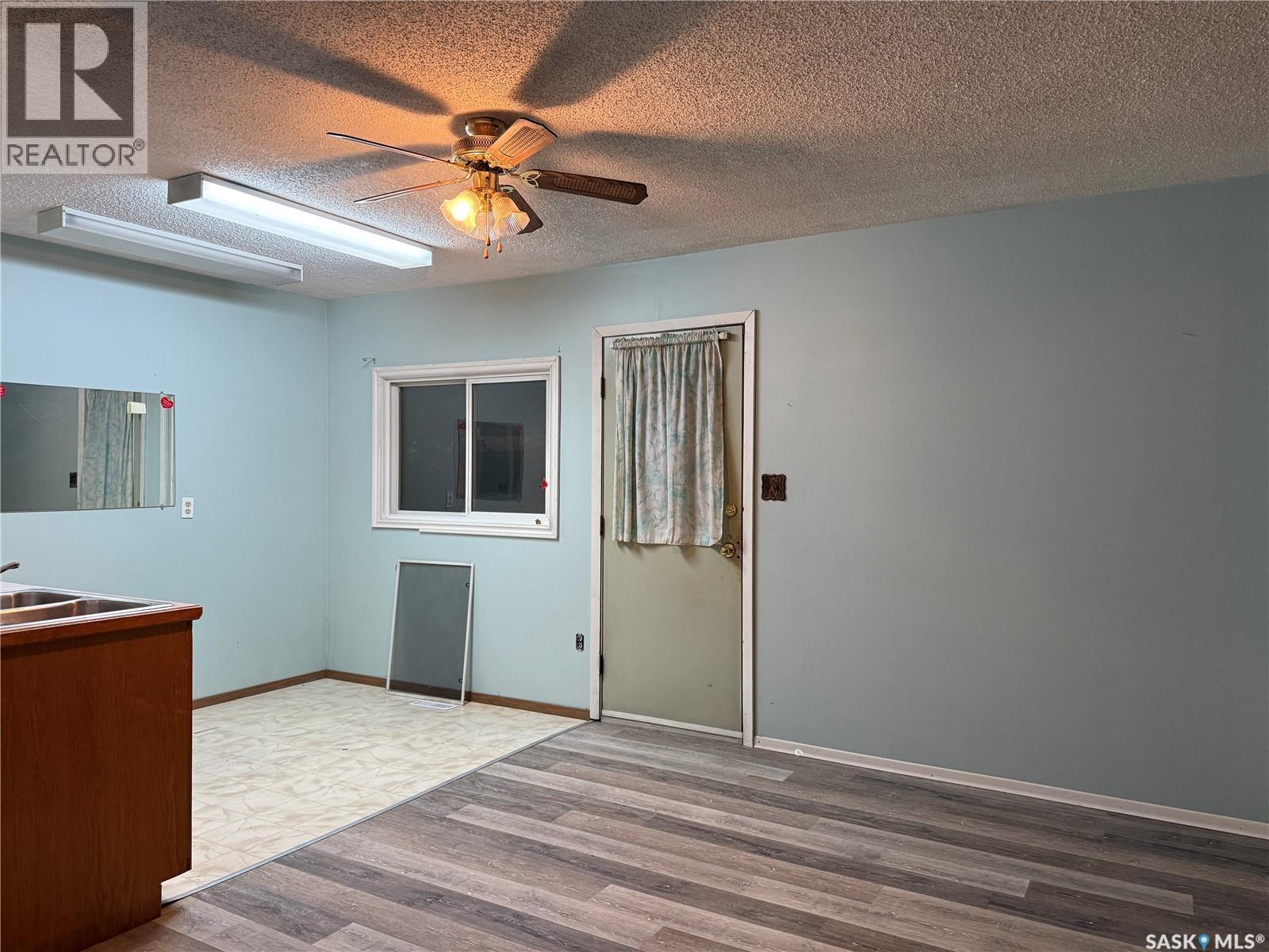 25 Home Street W Property Photo 3