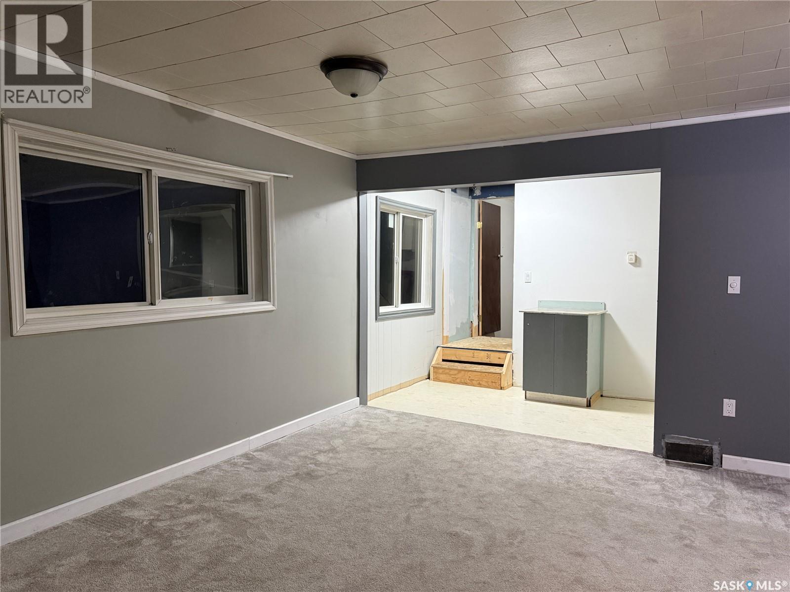 25 Home Street W Property Photo 10