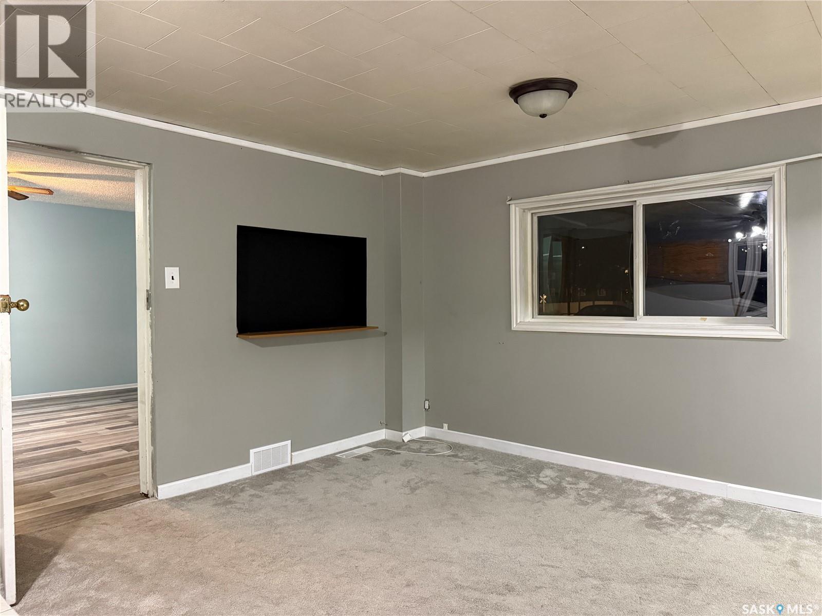 25 Home Street W Property Photo 12