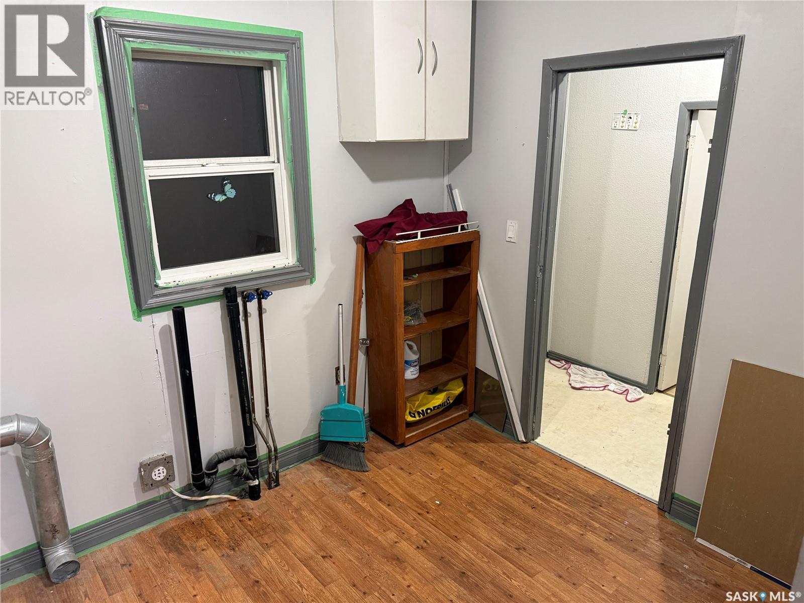 25 Home Street W Property Photo 19