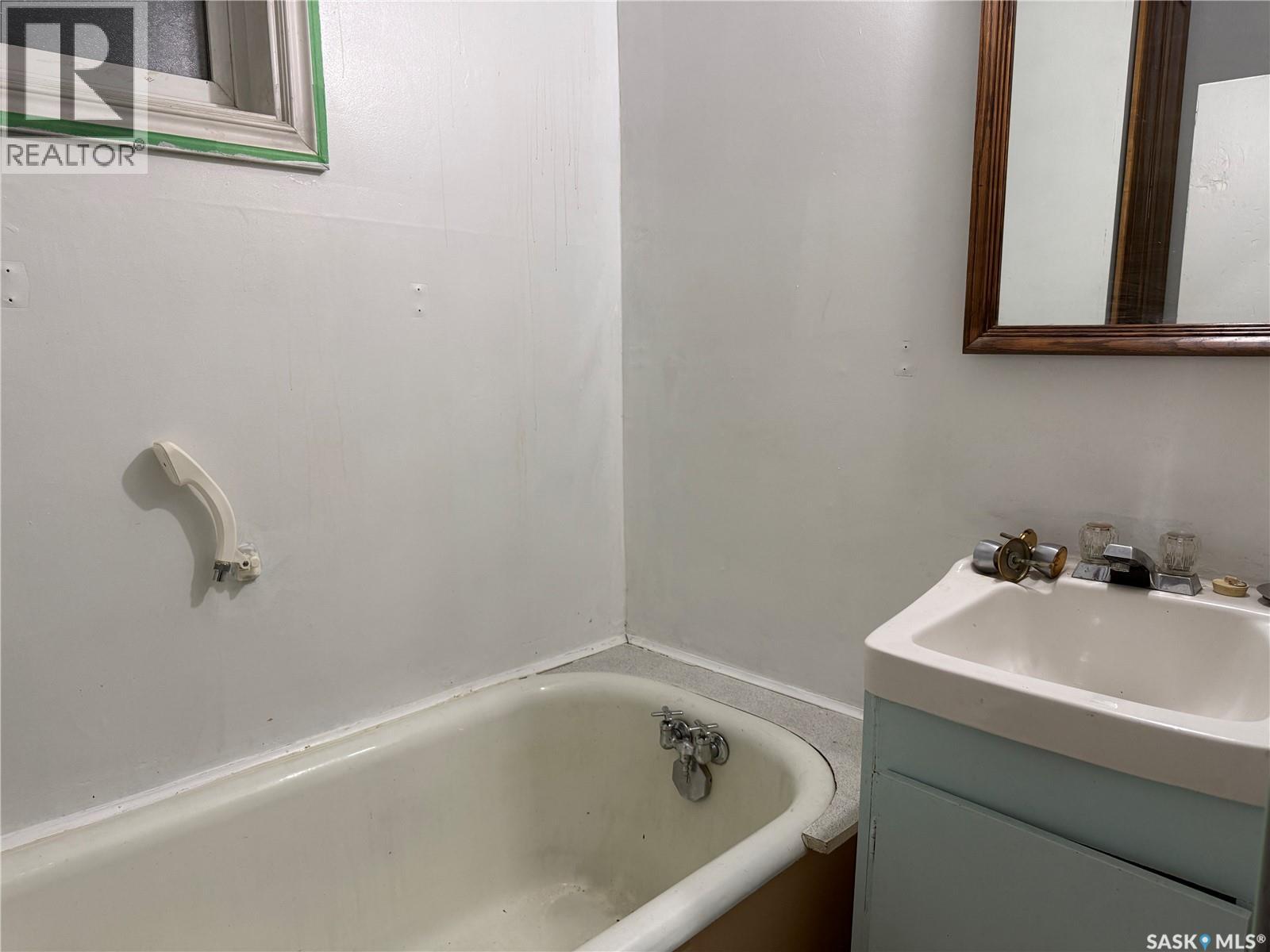 25 Home Street W Property Photo 21