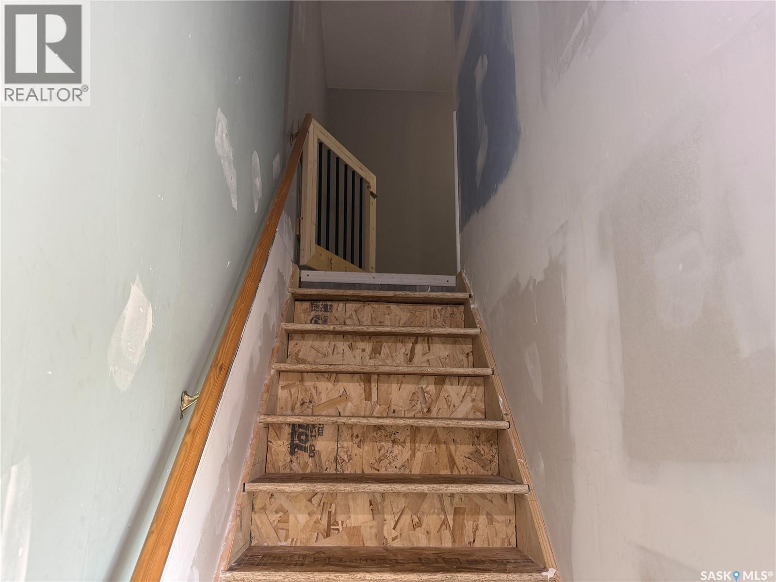 25 Home Street W Property Photo 23