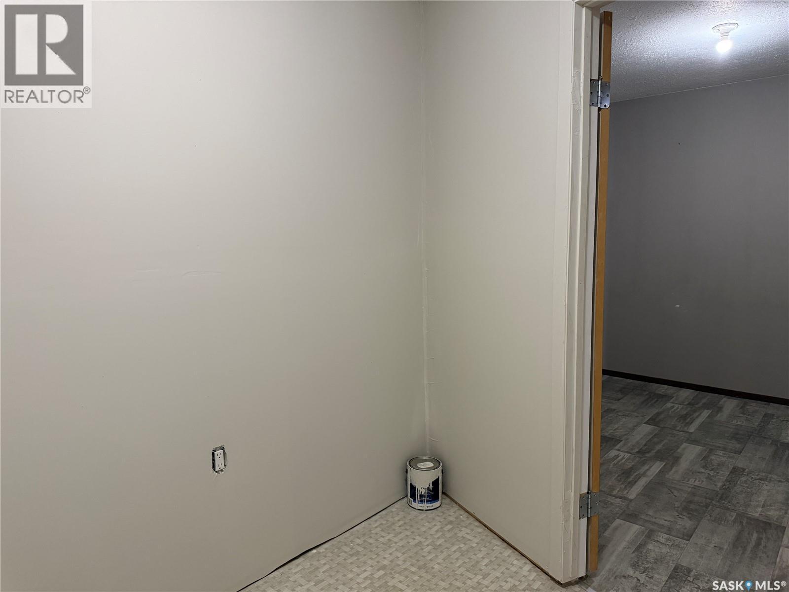 25 Home Street W Property Photo 29