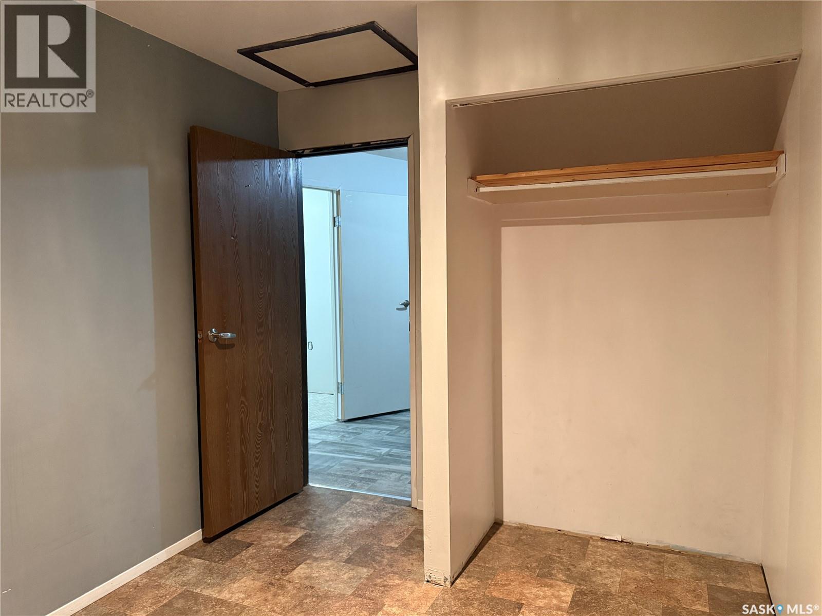25 Home Street W Property Photo 31