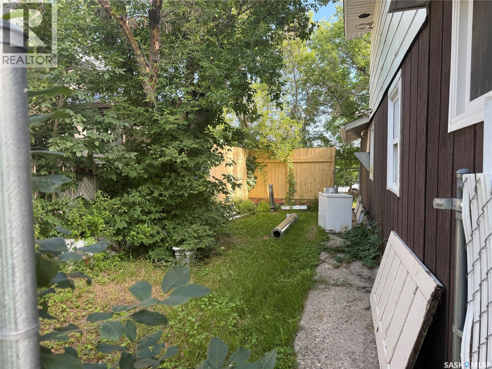 25 Home Street W Property Photo 42