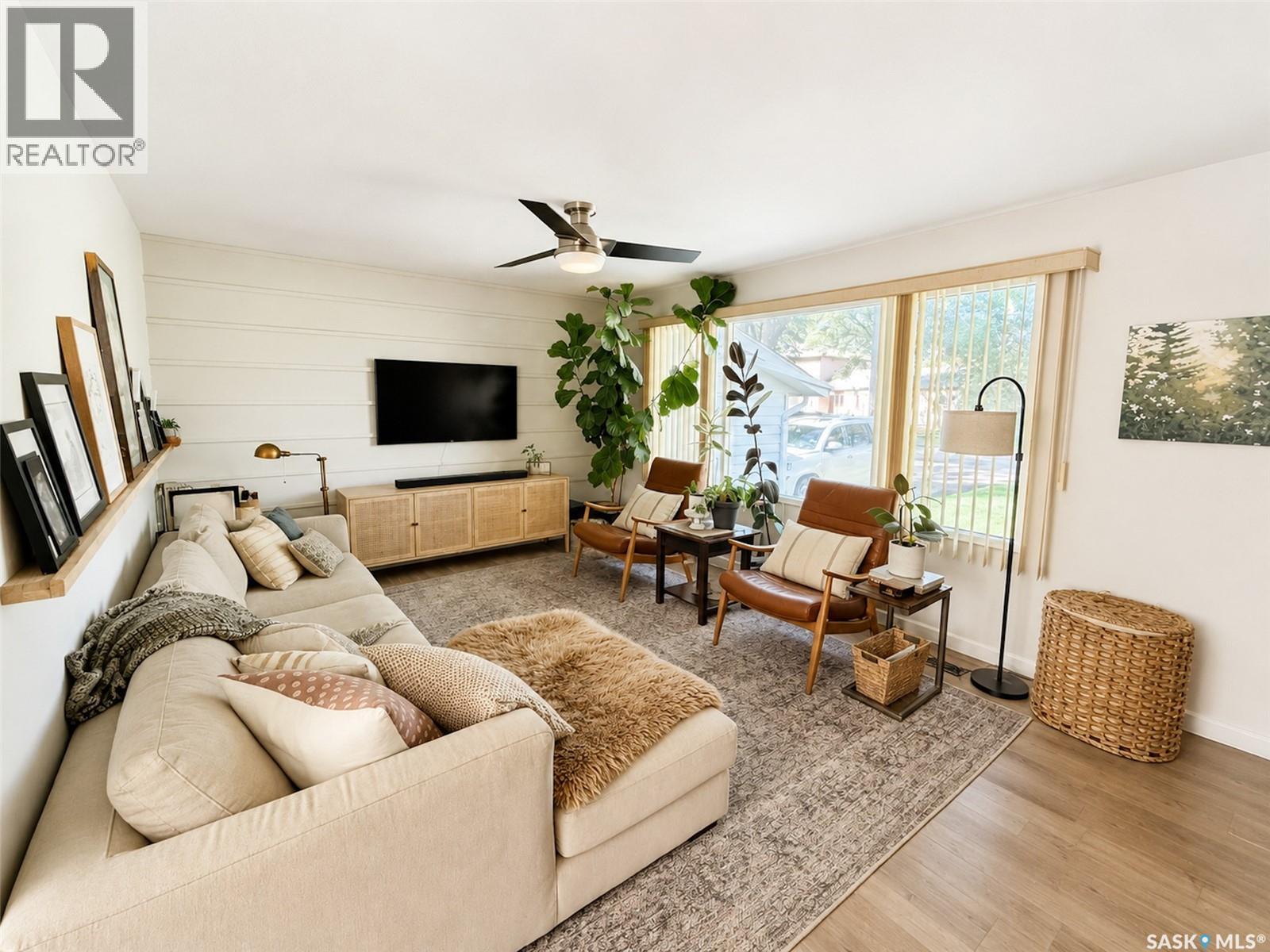 386 4th Street E Property Photo 4