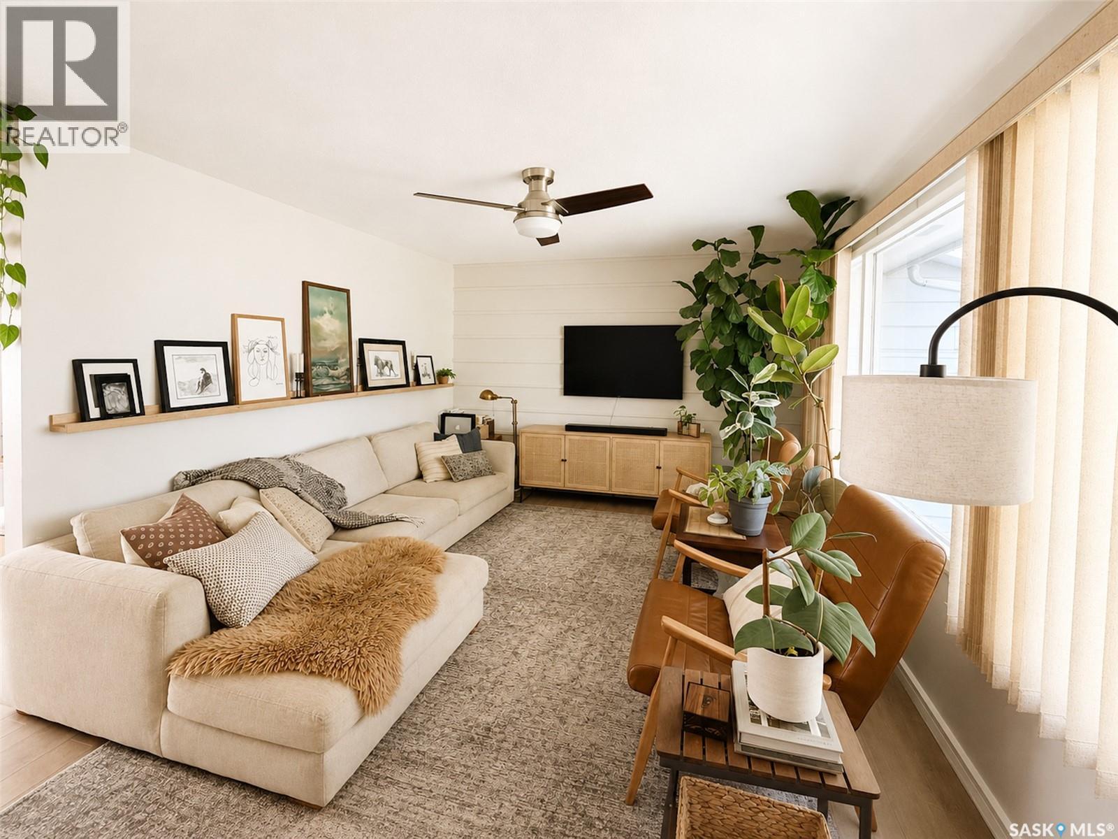 386 4th Street E Property Photo 5