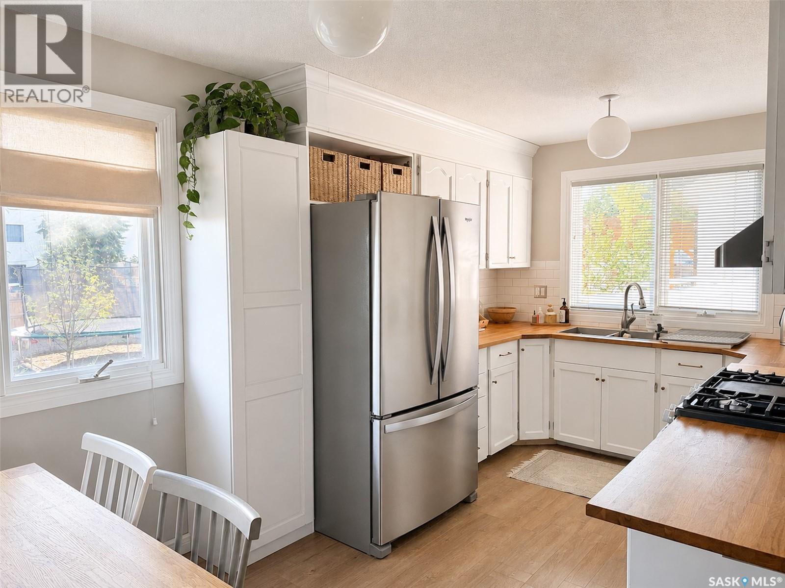 386 4th Street E Property Photo 8