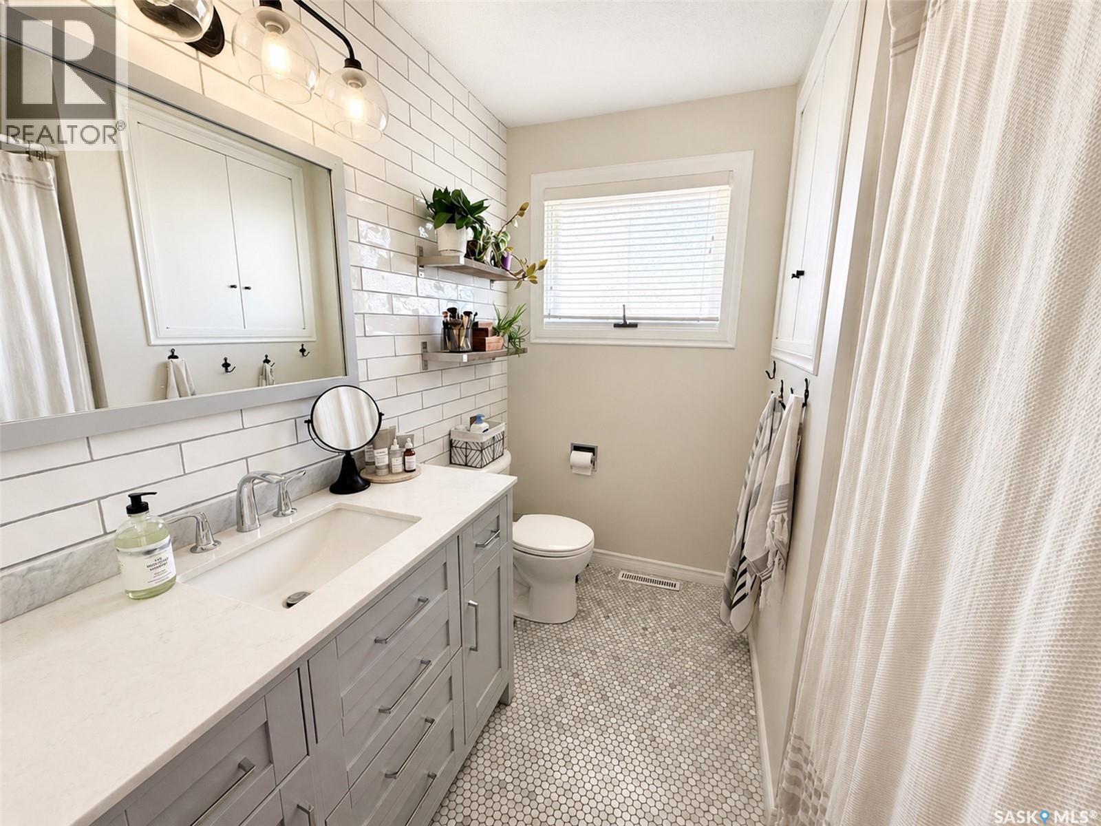 386 4th Street E Property Photo 13