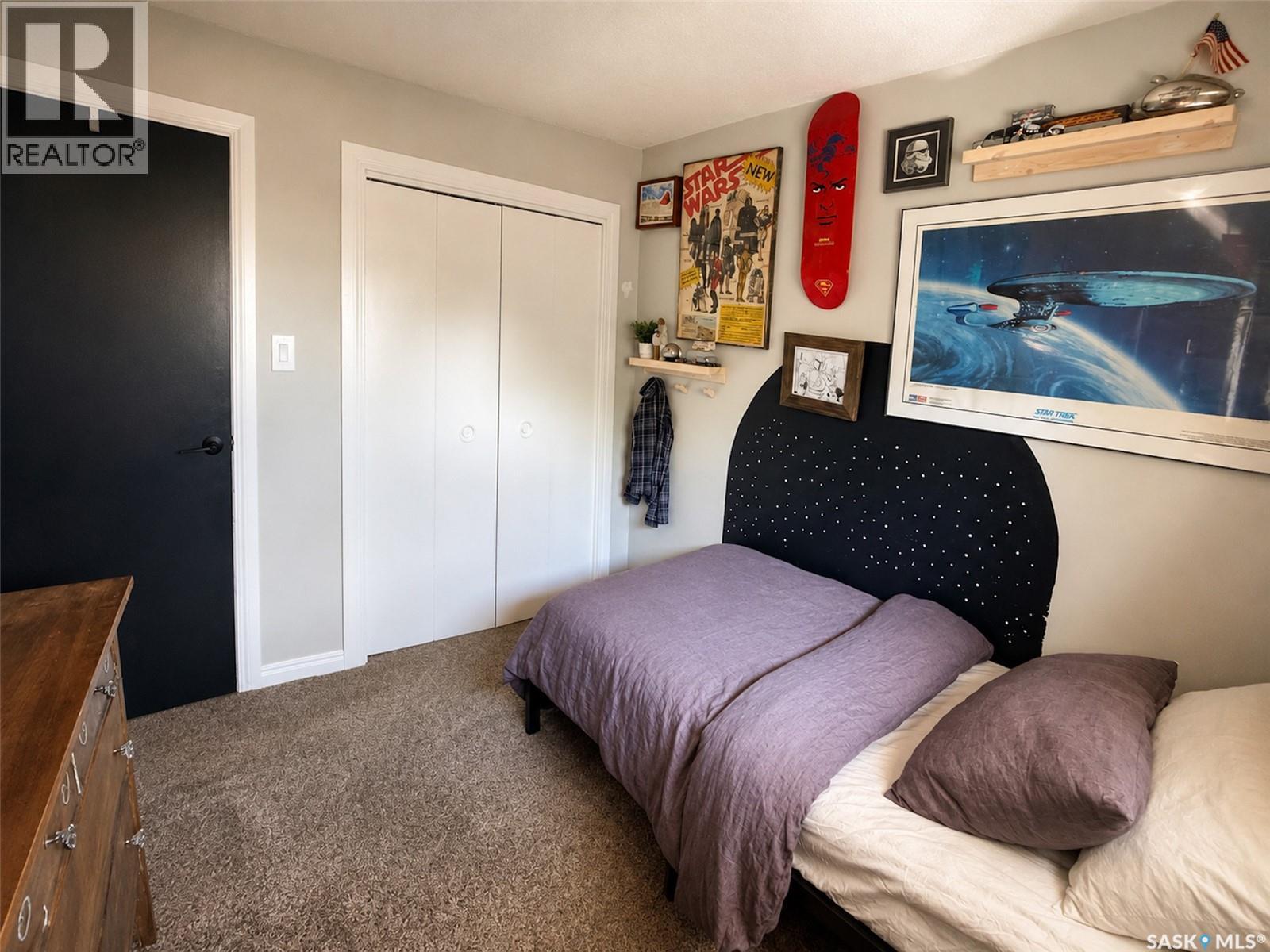 386 4th Street E Property Photo 15
