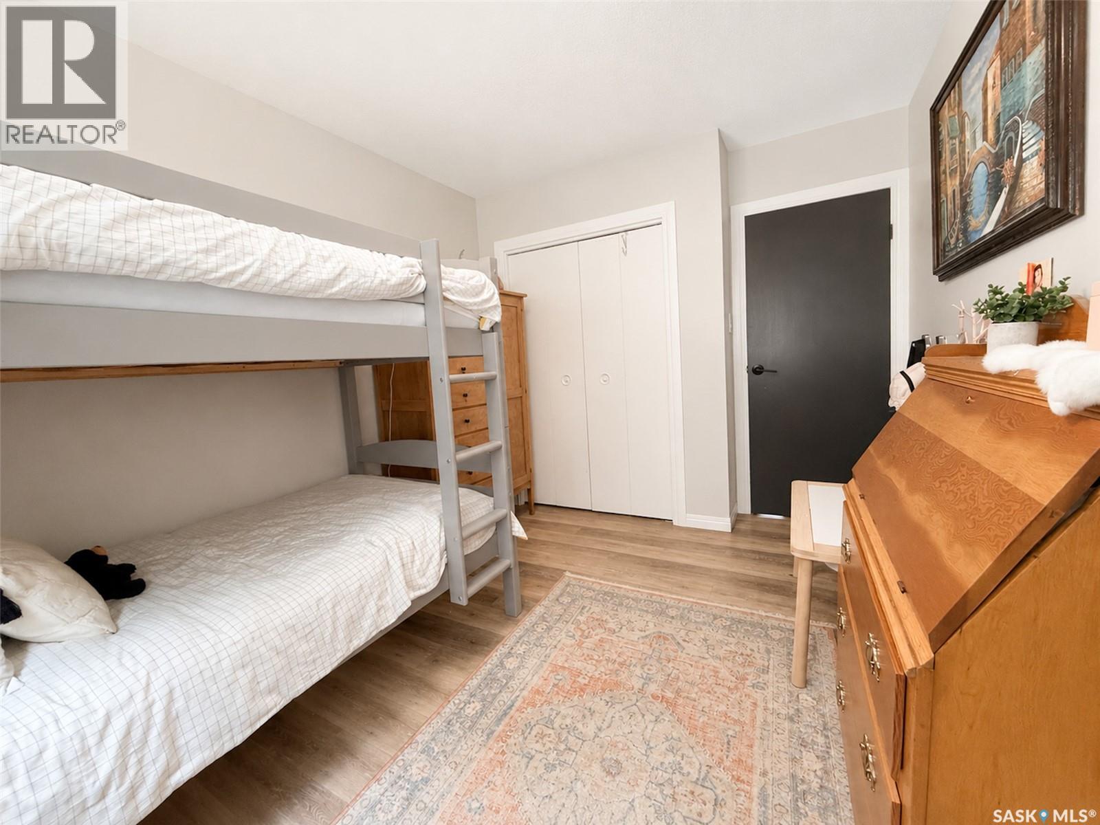 386 4th Street E Property Photo 17