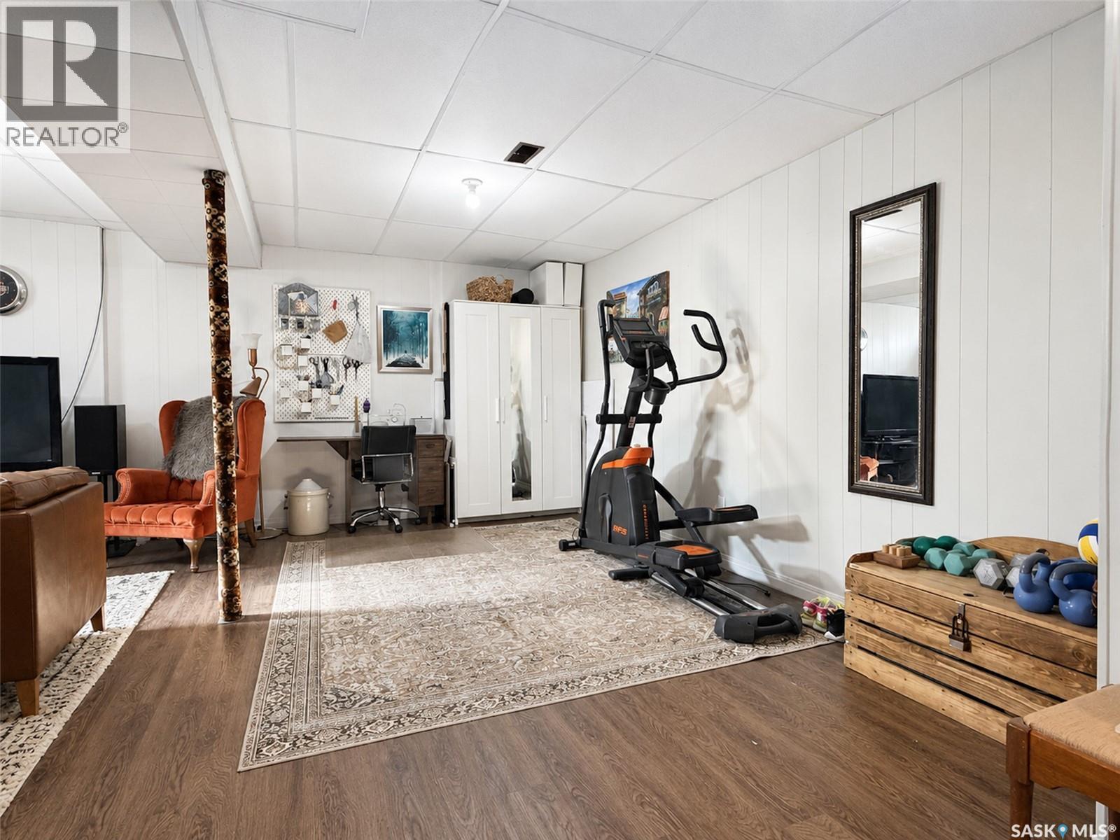 386 4th Street E Property Photo 18