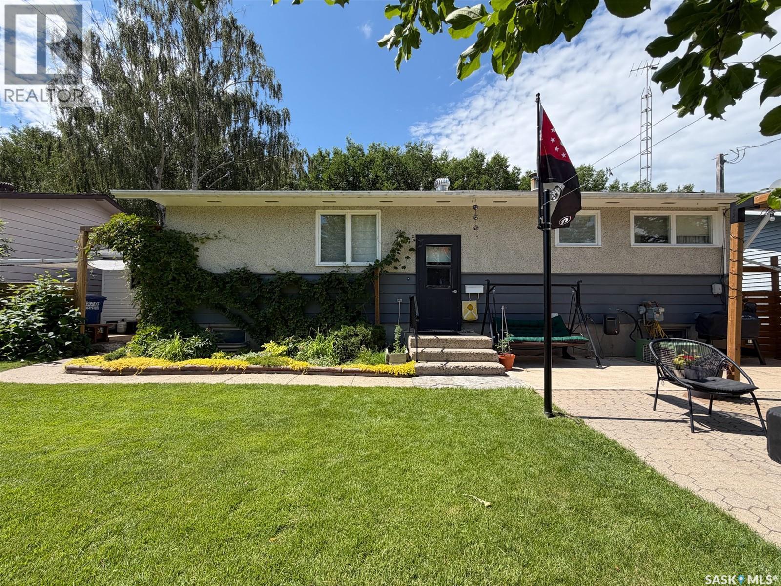 386 4th Street E Property Photo 24