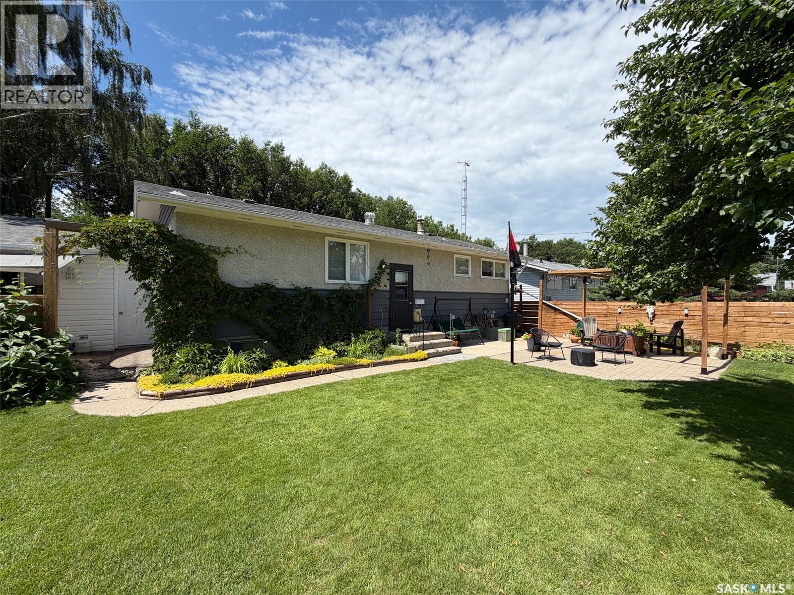 386 4th Street E Property Photo 25