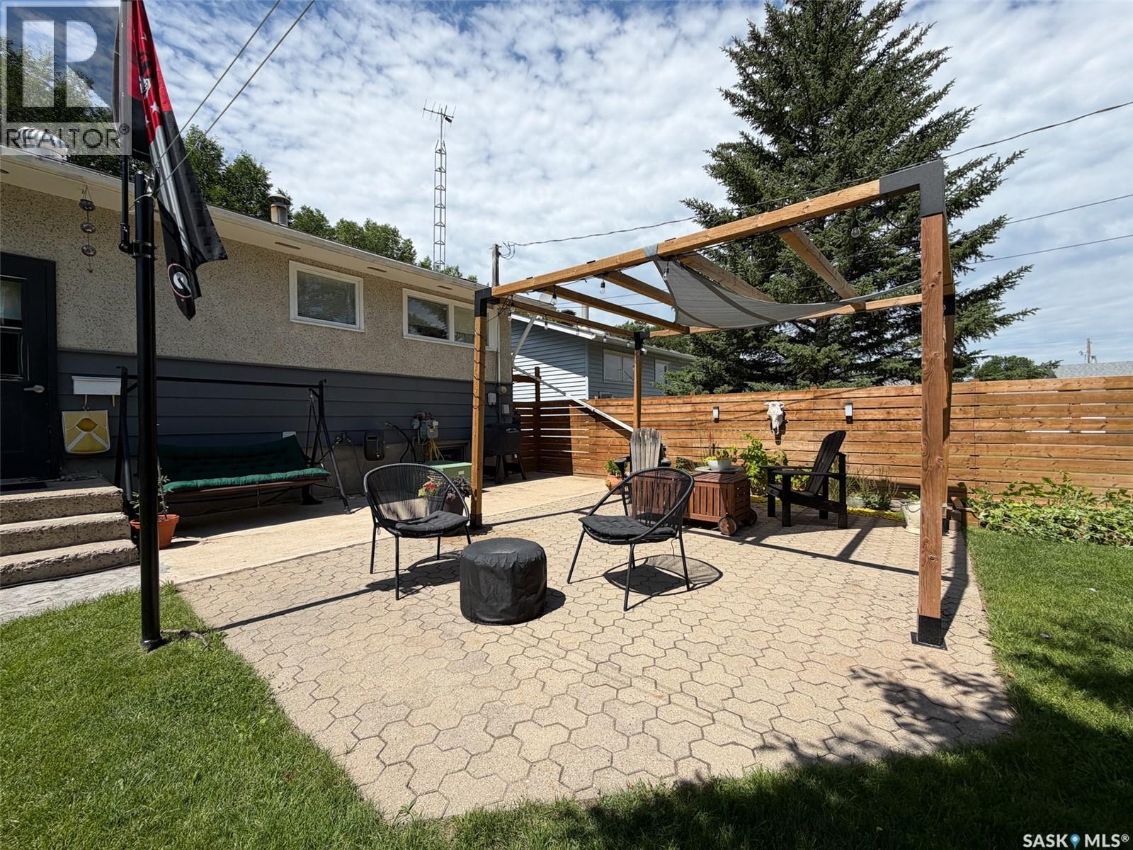 386 4th Street E Property Photo 26