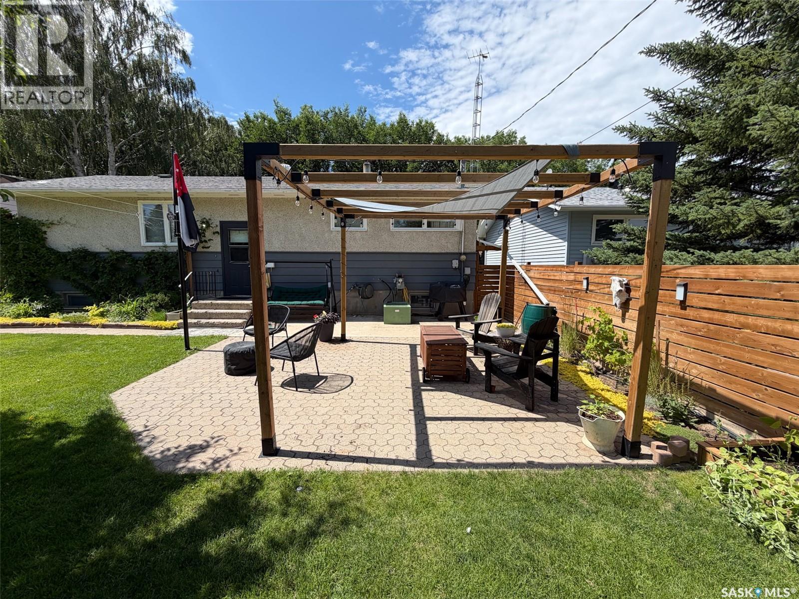 386 4th Street E Property Photo 27