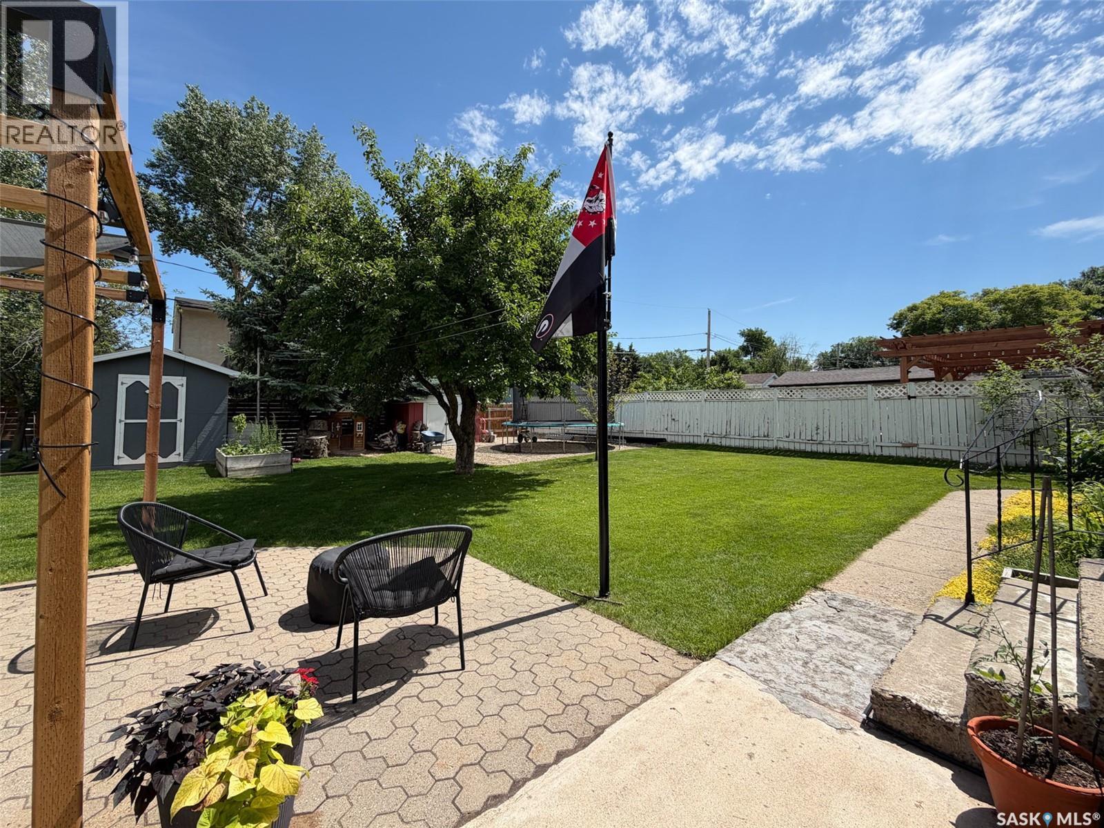386 4th Street E Property Photo 28