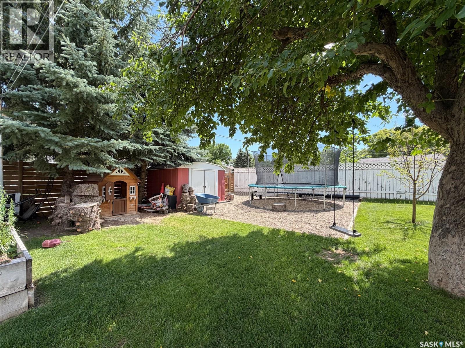 386 4th Street E Property Photo 31
