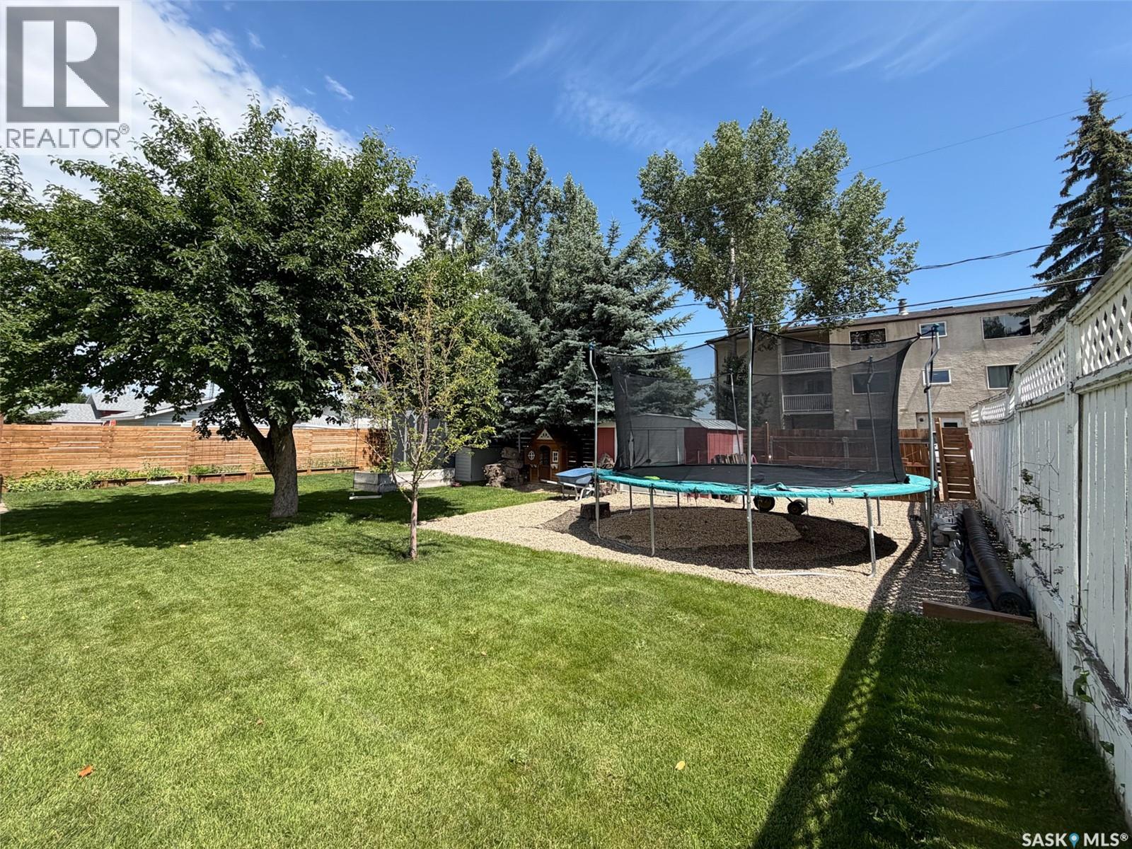 386 4th Street E Property Photo 32