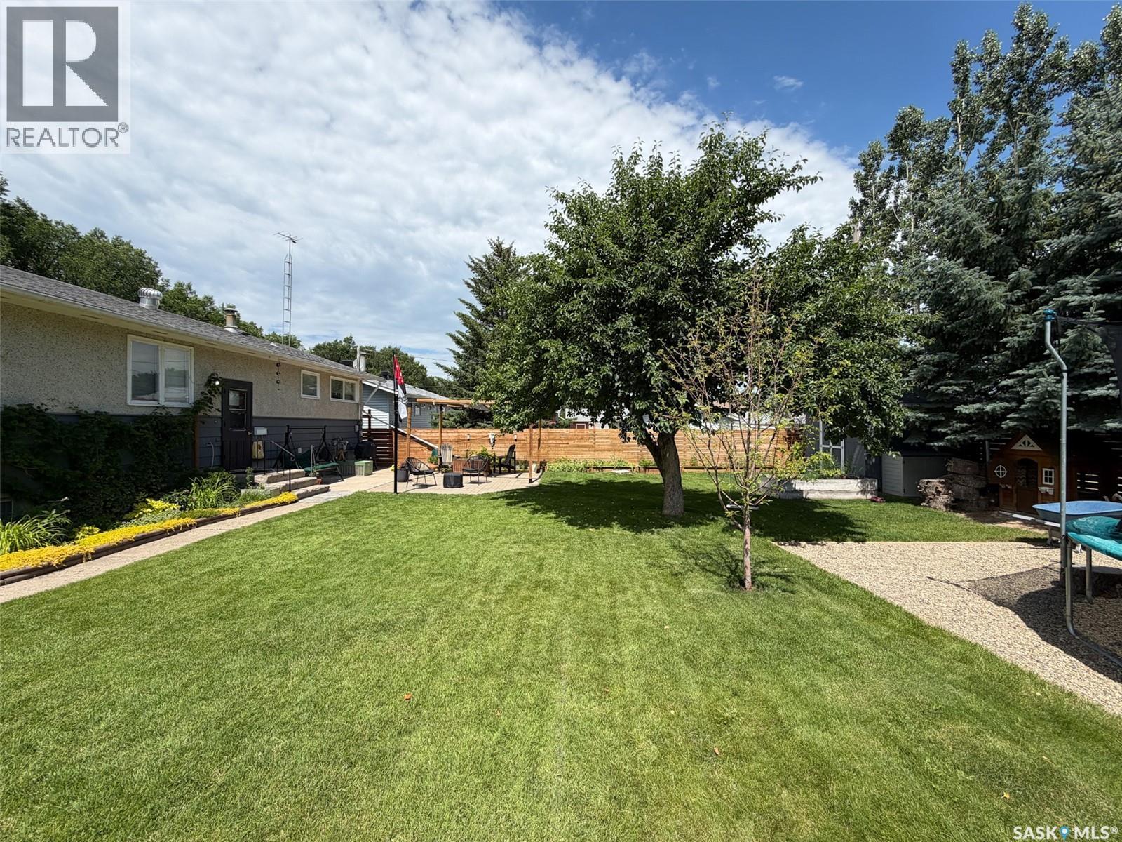 386 4th Street E Property Photo 33