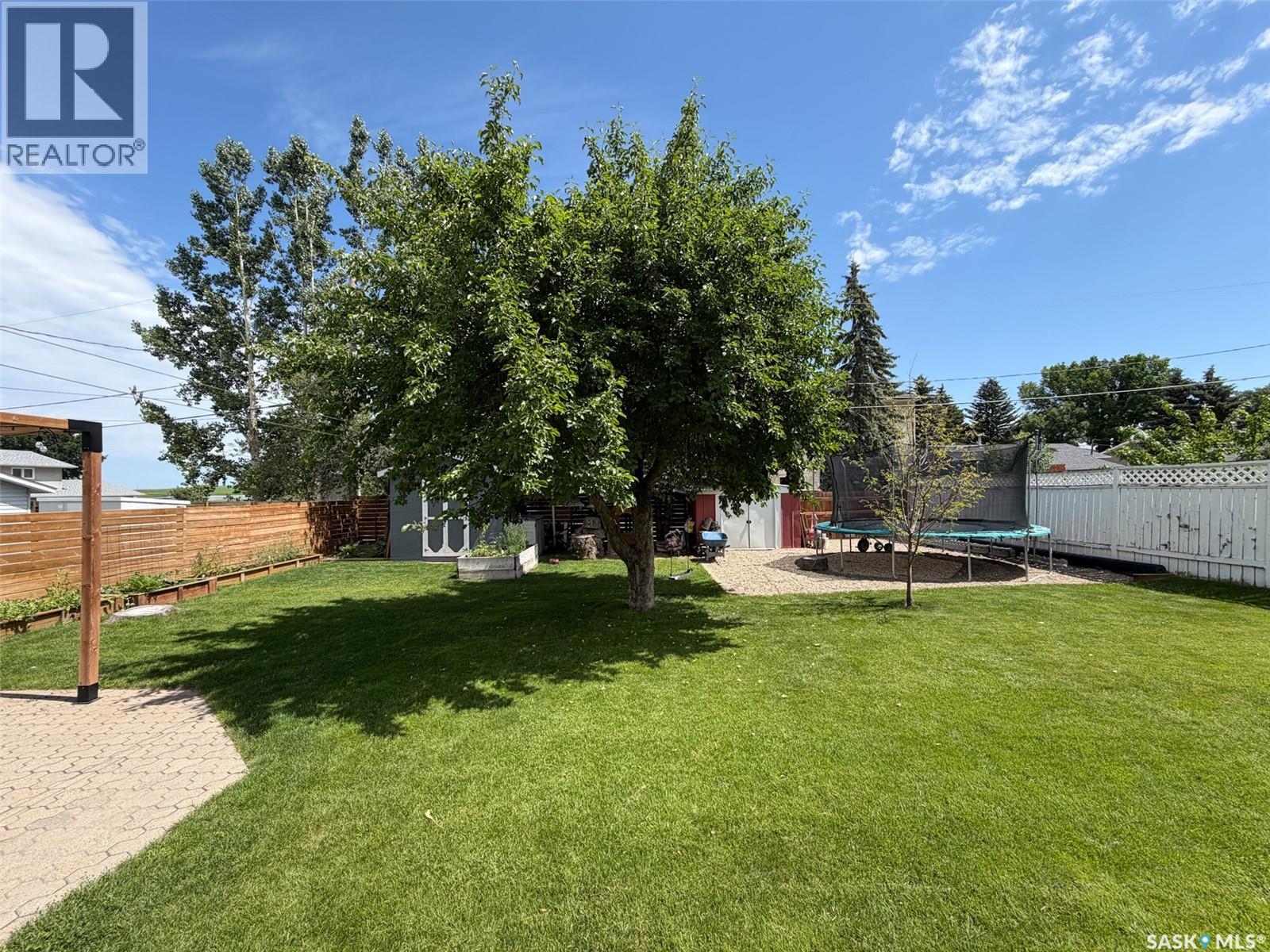 386 4th Street E Property Photo 35