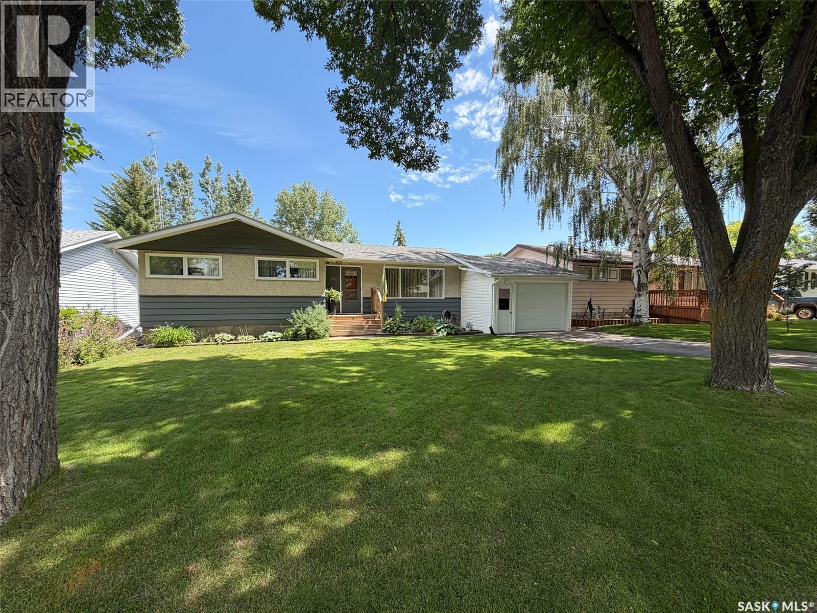 386 4th Street E Property Photo 36