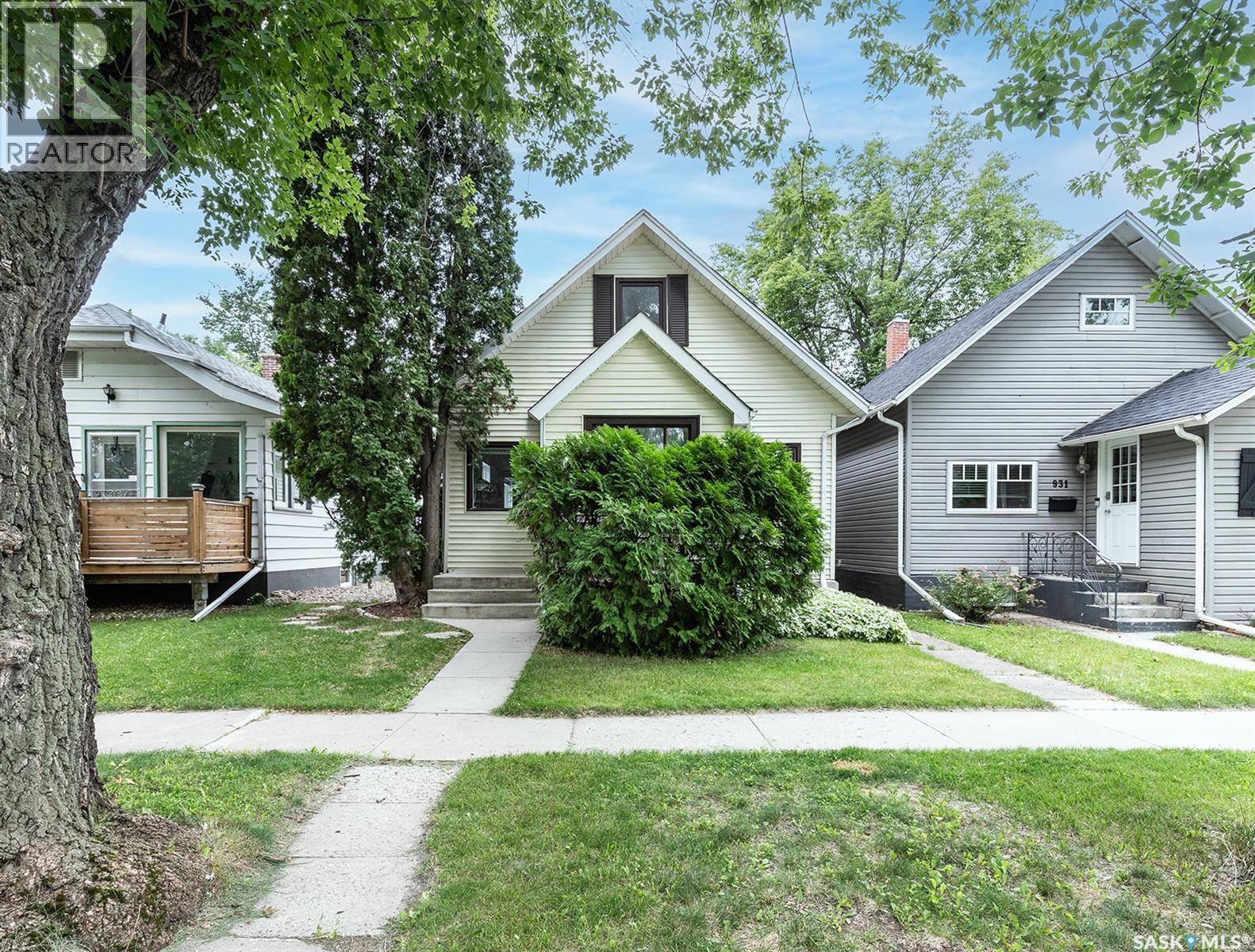 929 9th AVENUE N Property Photo 1