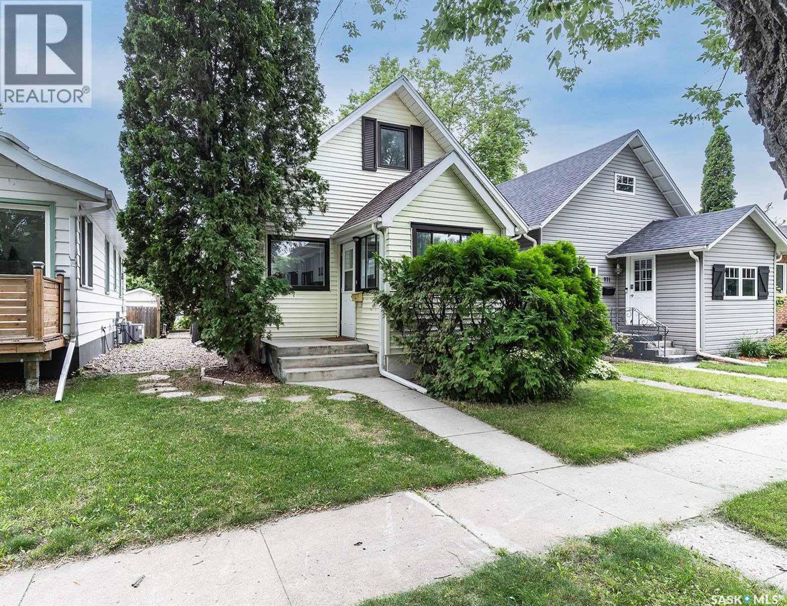 929 9th Avenue N Property Photo 2