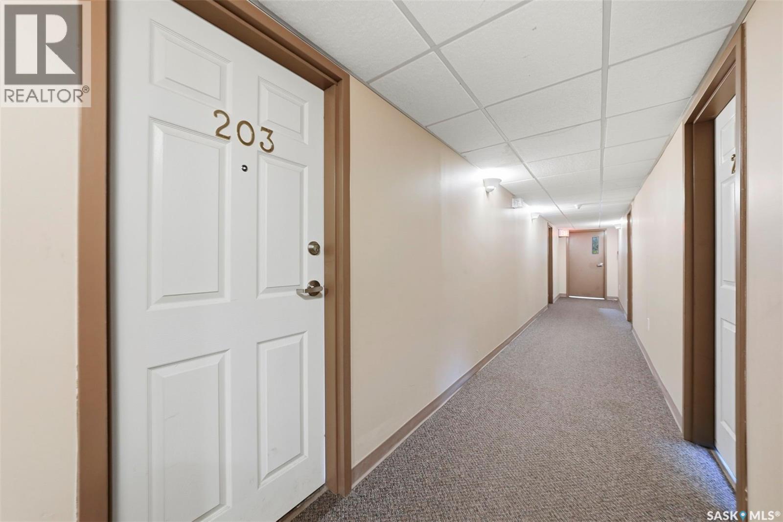 203 515 28th Street E Property Photo 2