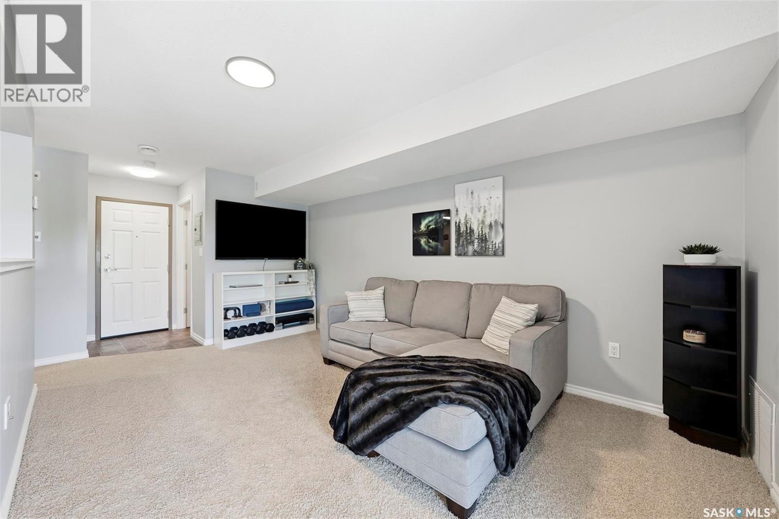 203 515 28th Street E Property Photo 6