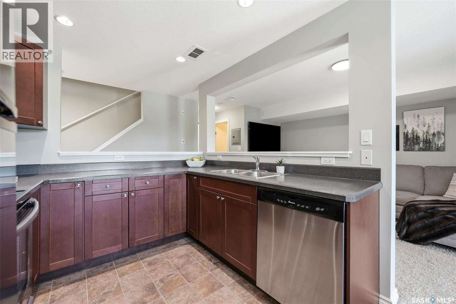 203 515 28th Street E Property Photo 11