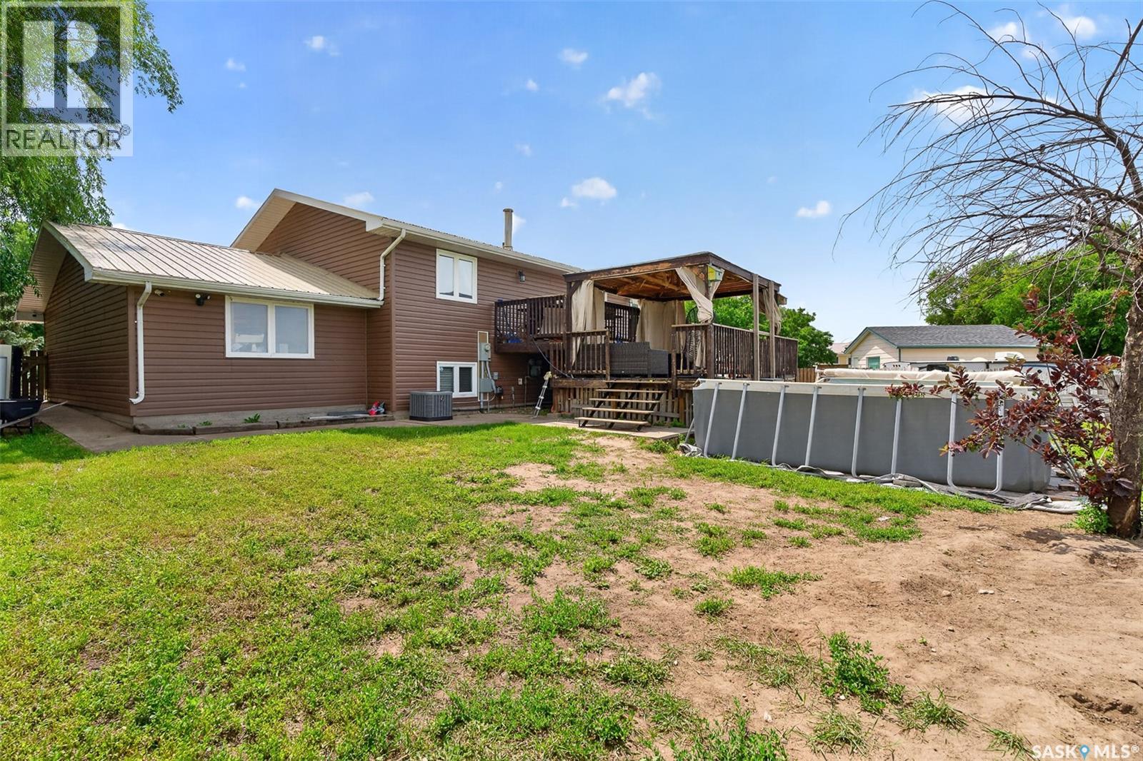 1355 Manitou Crescent Property Photo 3