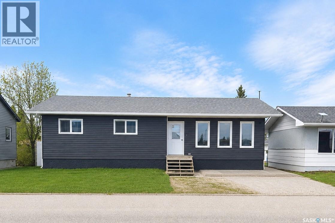204 Railway Avenue W Photo de la propriété 1