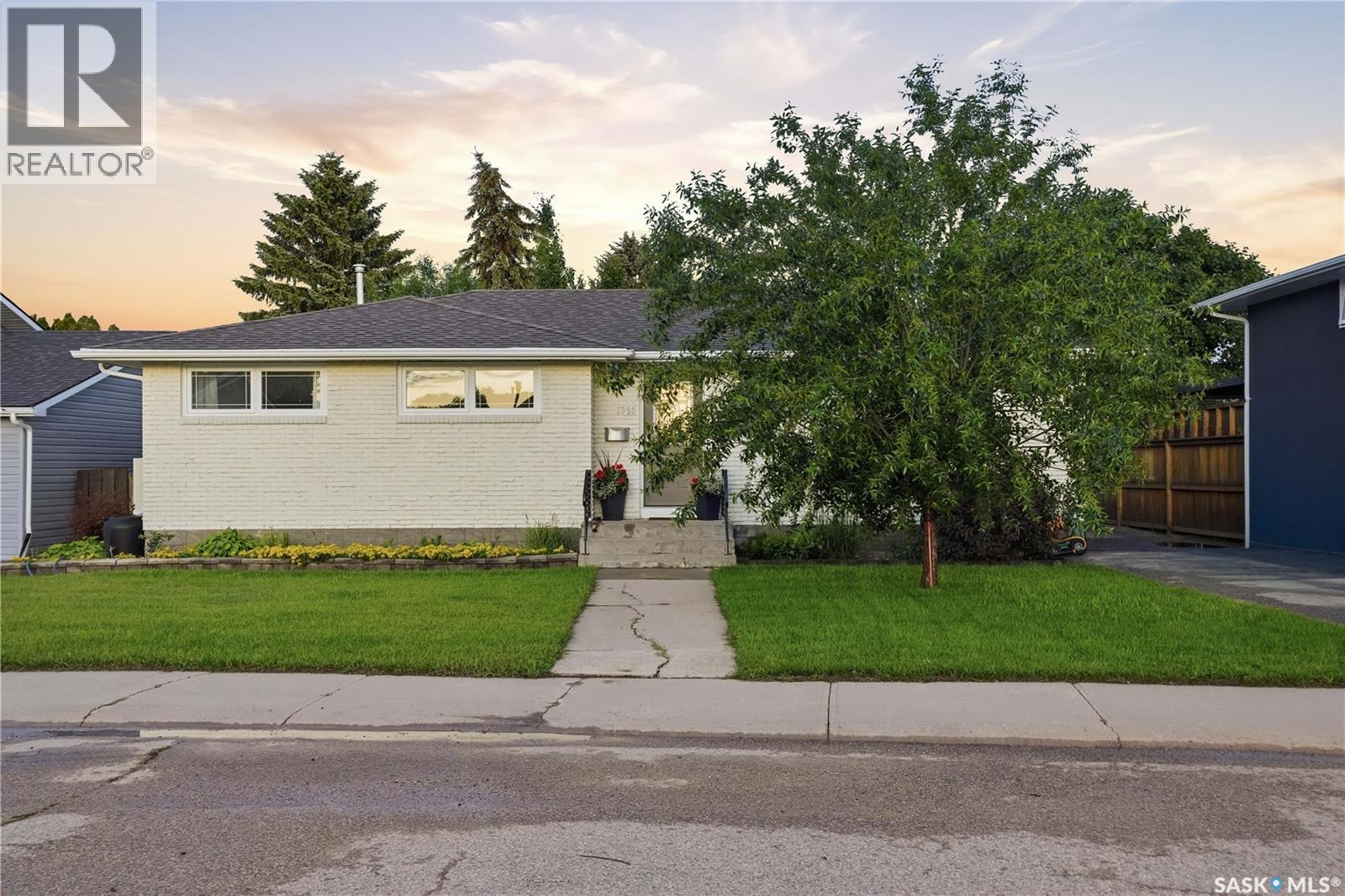 1313 Prince CRESCENT Property Photo 1