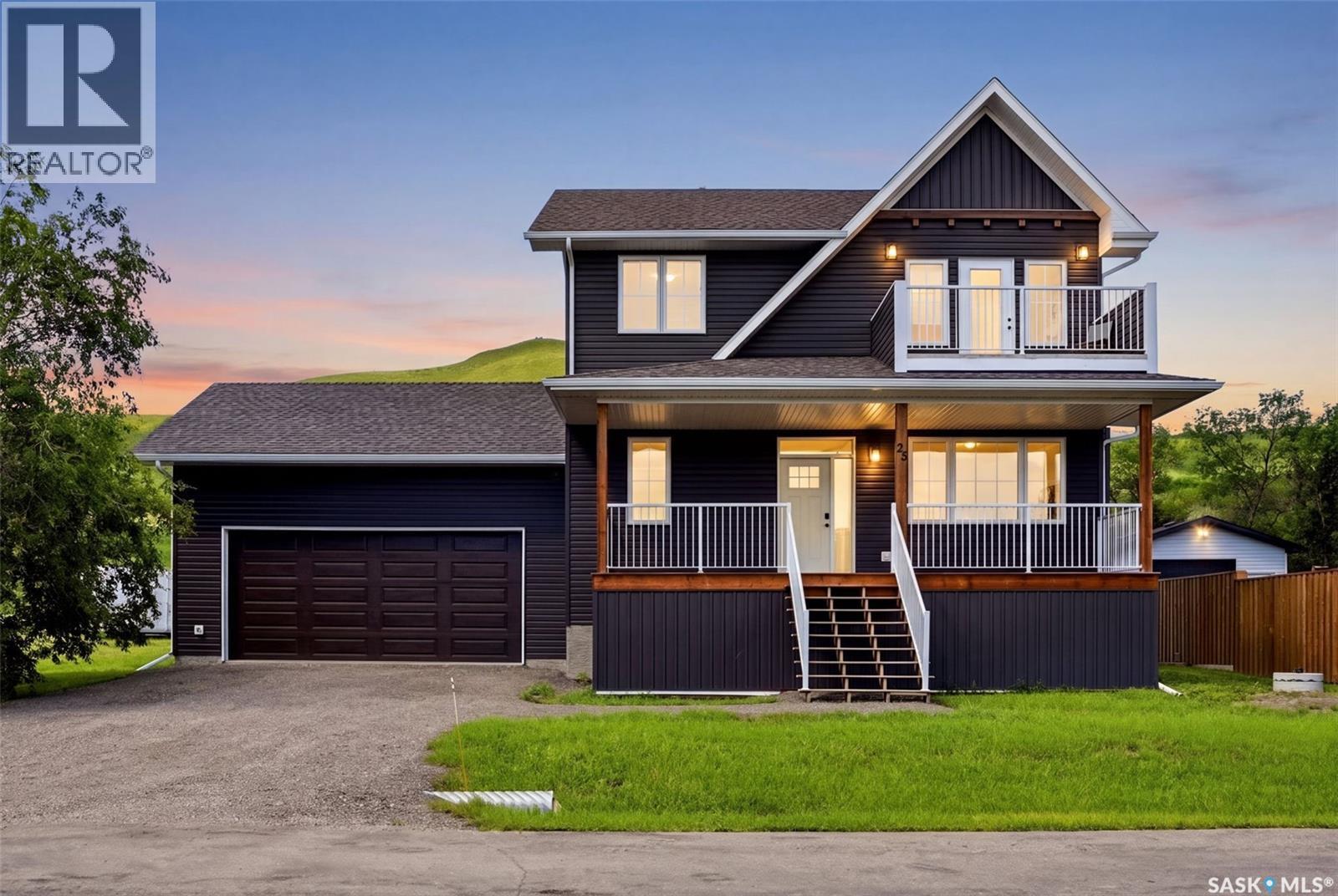 25 Aaron DRIVE Property Photo 1