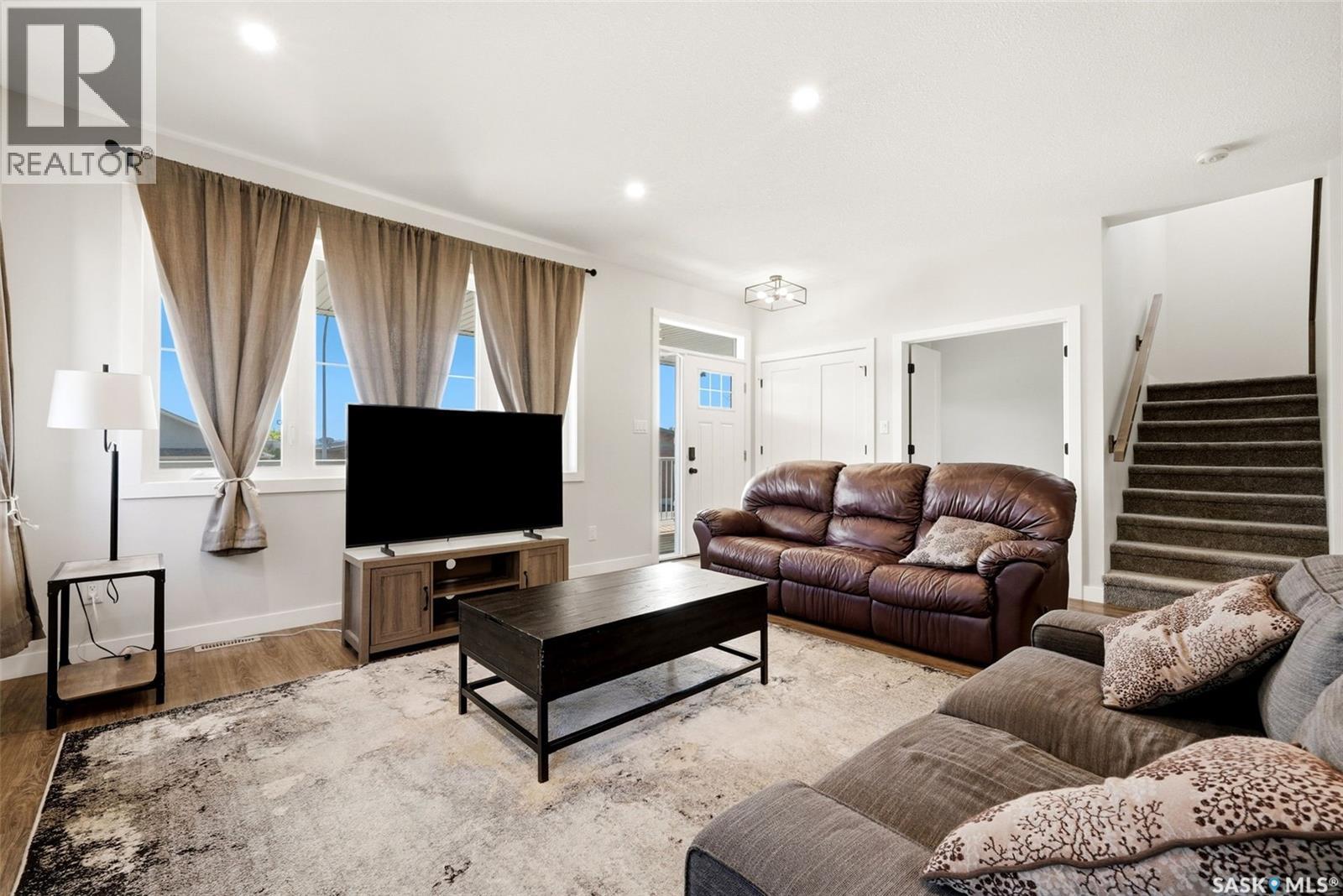 25 Aaron Drive Property Photo 7