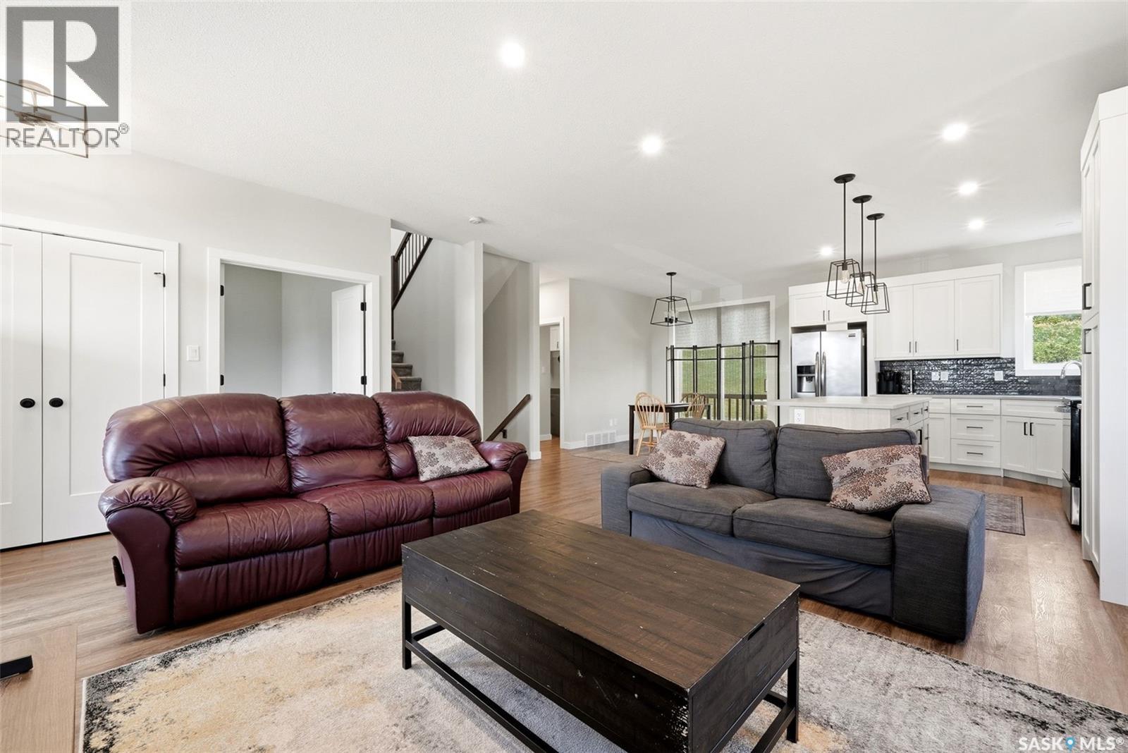 25 Aaron Drive Property Photo 8