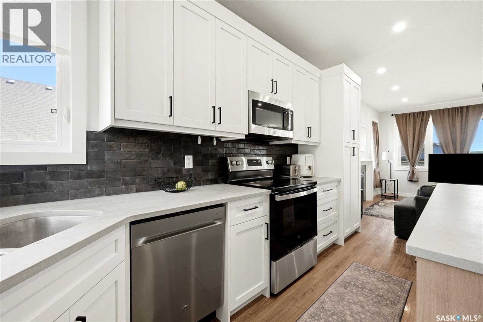 25 Aaron Drive Property Photo 12