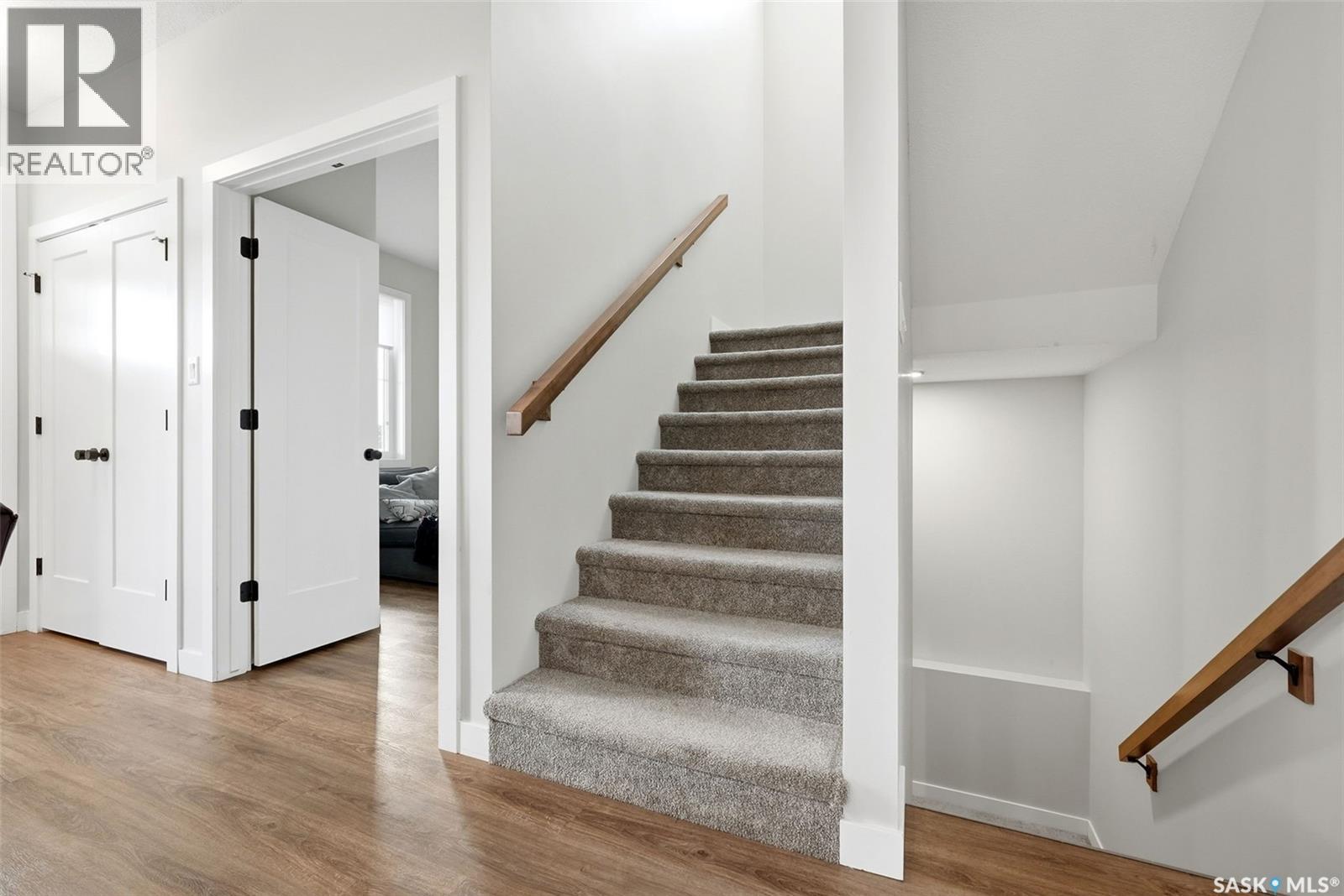 25 Aaron Drive Property Photo 18