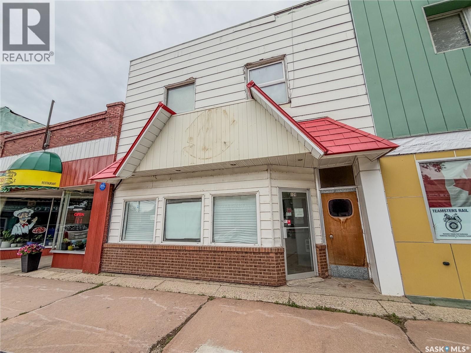 109 3rd AVENUE W Property Photo 1